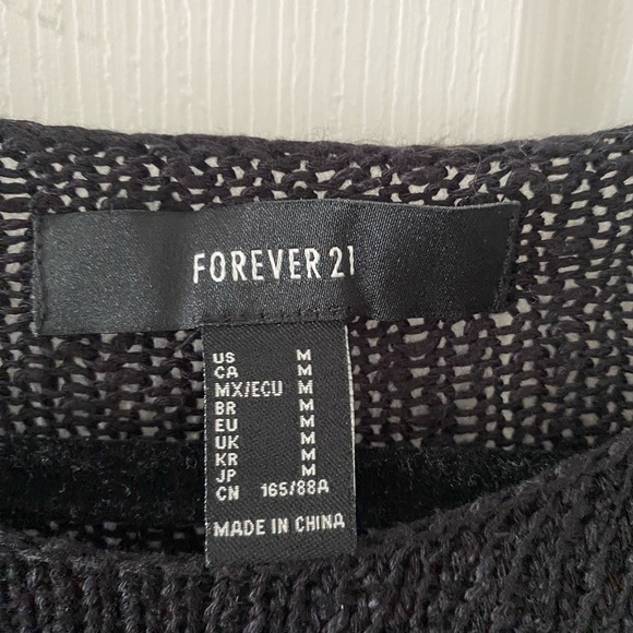 Forever 21 knit black crop black sweater. Size M - Picture 3 of 4